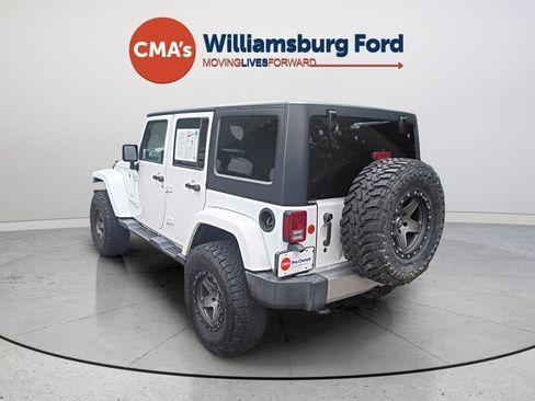 Used 2017 Jeep Wrangler Unlimited Sahara w/ Max Tow Package AWD/4WD image 17