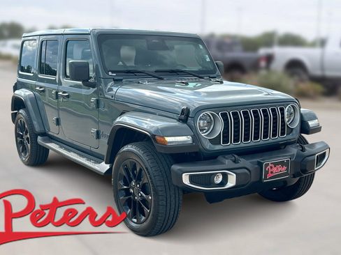Used 2025 Jeep Wrangler Unlimited Sahara AWD/4WD image 1