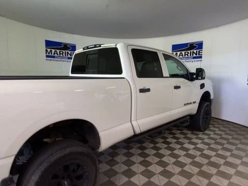 Used 2018 Nissan Titan S w/ GAWR Package AWD/4WD image 2