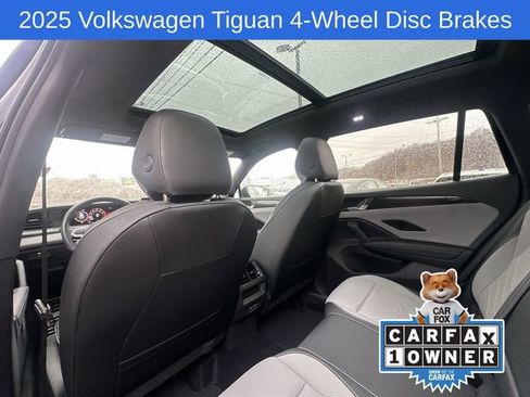 Used 2025 Volkswagen Tiguan SE R-Line image 20