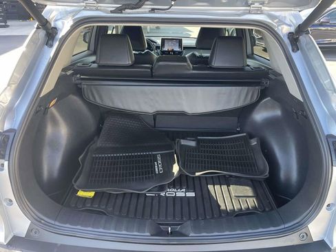 Used 2022 Toyota Corolla Cross XLE w/ Convenience Package image 21