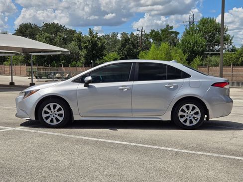 Used 2022 Toyota Corolla LE FWD image 6