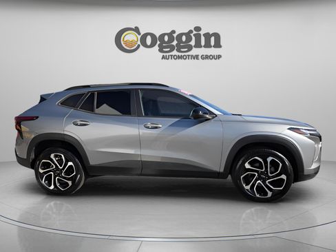 Used 2024 Chevrolet Trax RS w/ Driver Confidence Package image 4