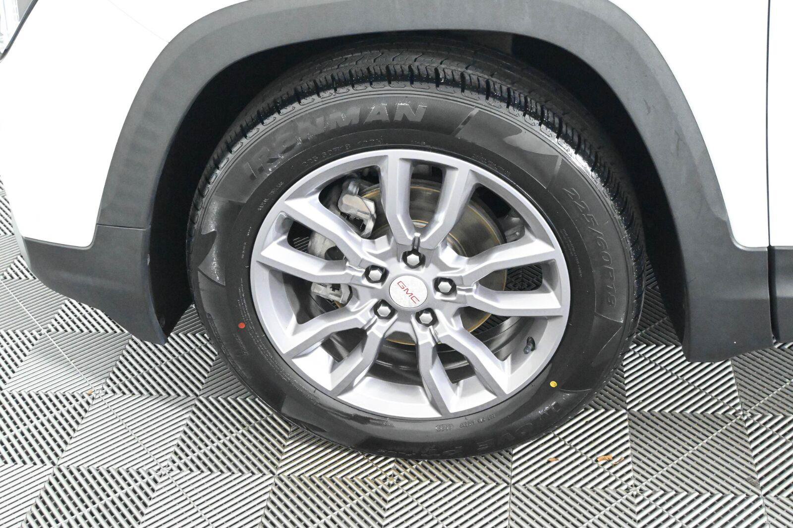 Used 2023 GMC Terrain SLT w/ LPO, Floor Liner Package FWD image 32