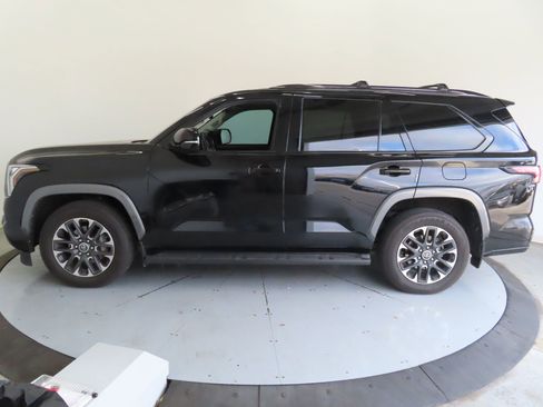 Used 2023 Toyota Sequoia Limited image 8