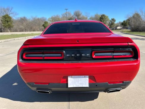 Used 2016 Dodge Challenger SXT Plus image 7