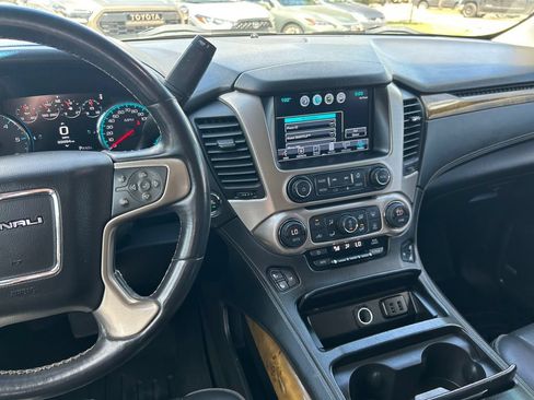 Used 2017 GMC Yukon Denali RWD image 21