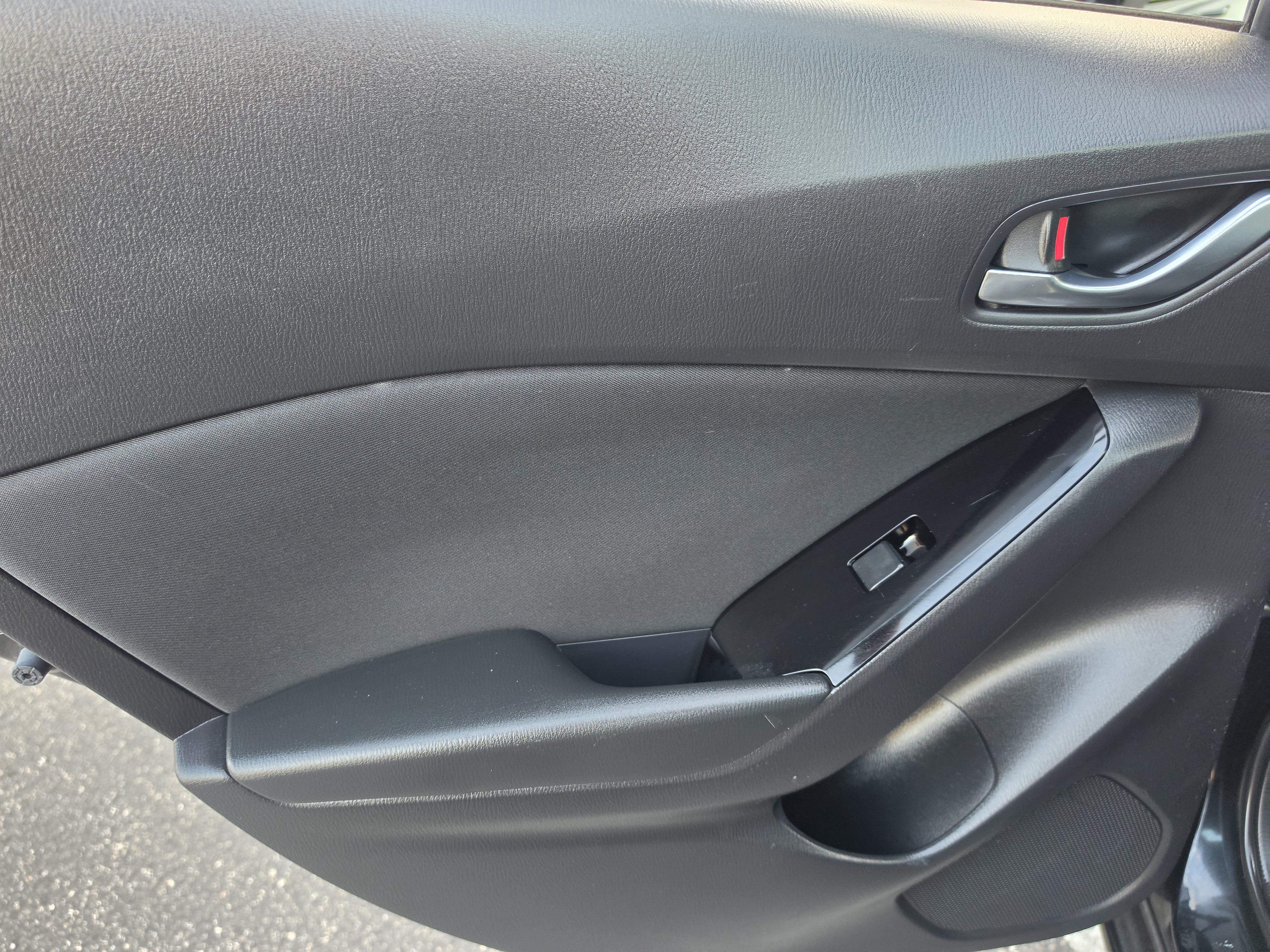 Used 2018 MAZDA MAZDA3 Sport w/ Preferred Equipment Package FWD image 20