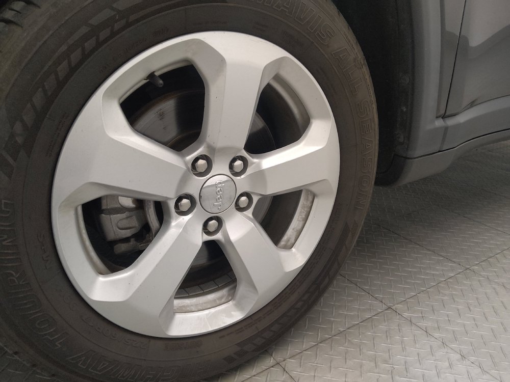 Used 2018 Jeep Compass Latitude w/ Popular Equipment Group FWD image 31