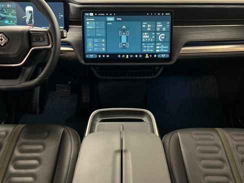 Used 2025 Rivian R1S Adventure Dual AWD/4WD image 13