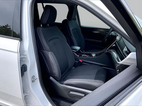 Used 2023 Jeep Grand Cherokee Laredo w/ Luxury Tech Group I AWD/4WD image 8