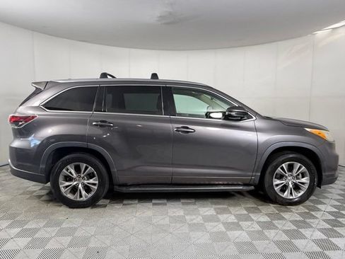 Used 2014 Toyota Highlander XLE FWD image 9