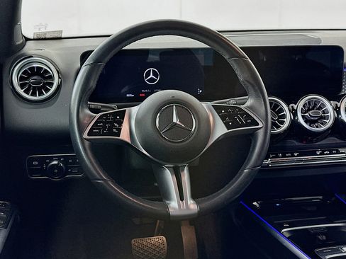 Used 2025 Mercedes-Benz GLB 250 4MATIC image 18