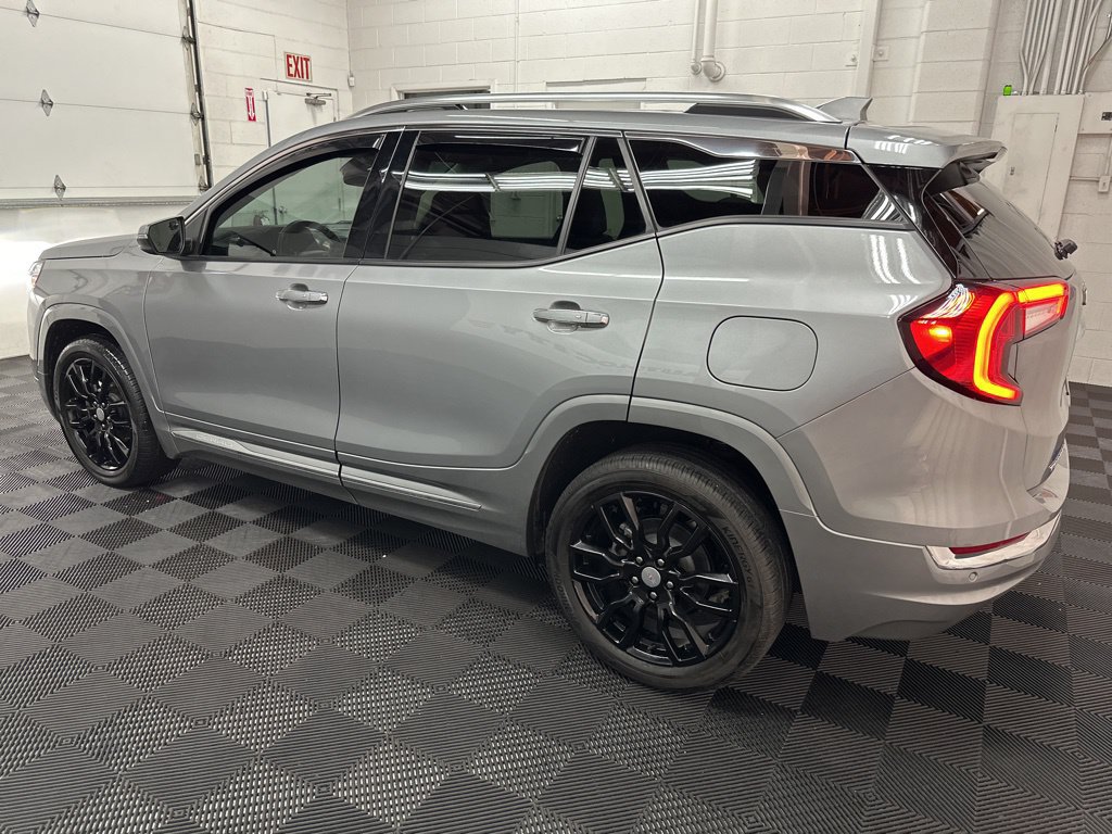 Used 2024 GMC Terrain Denali w/ Denali Premium Package AWD/4WD image 6