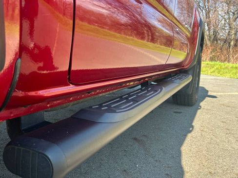 Used 2019 Toyota Tacoma TRD Off-Road AWD/4WD image 32