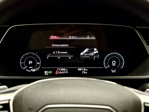 Used 2021 Audi e-tron Premium Plus w/ Premium Plus Package AWD/4WD image 21