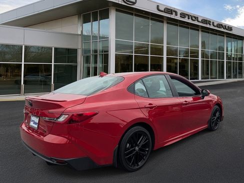 Used 2025 Toyota Camry SE w/ Convenience Package FWD image 3