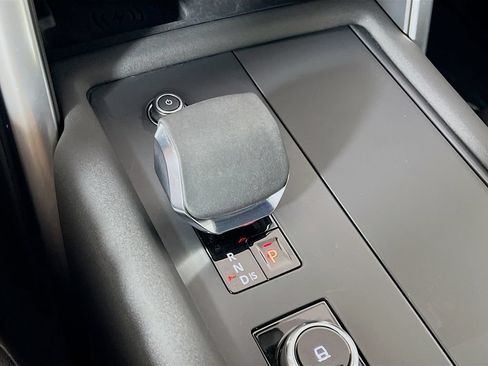 Certified 2025 Land Rover Discovery S AWD/4WD image 17