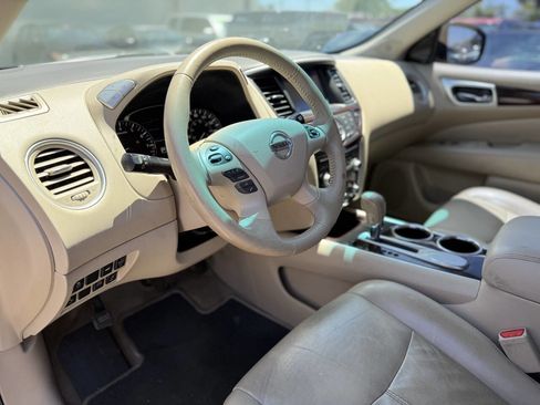 Used 2015 Nissan Pathfinder SL w/ SL Tech Package FWD image 13