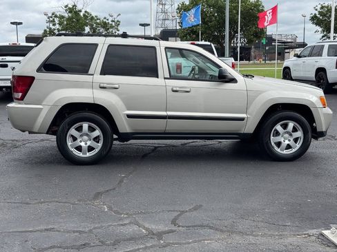 Used 2009 Jeep Grand Cherokee Laredo AWD/4WD image 4