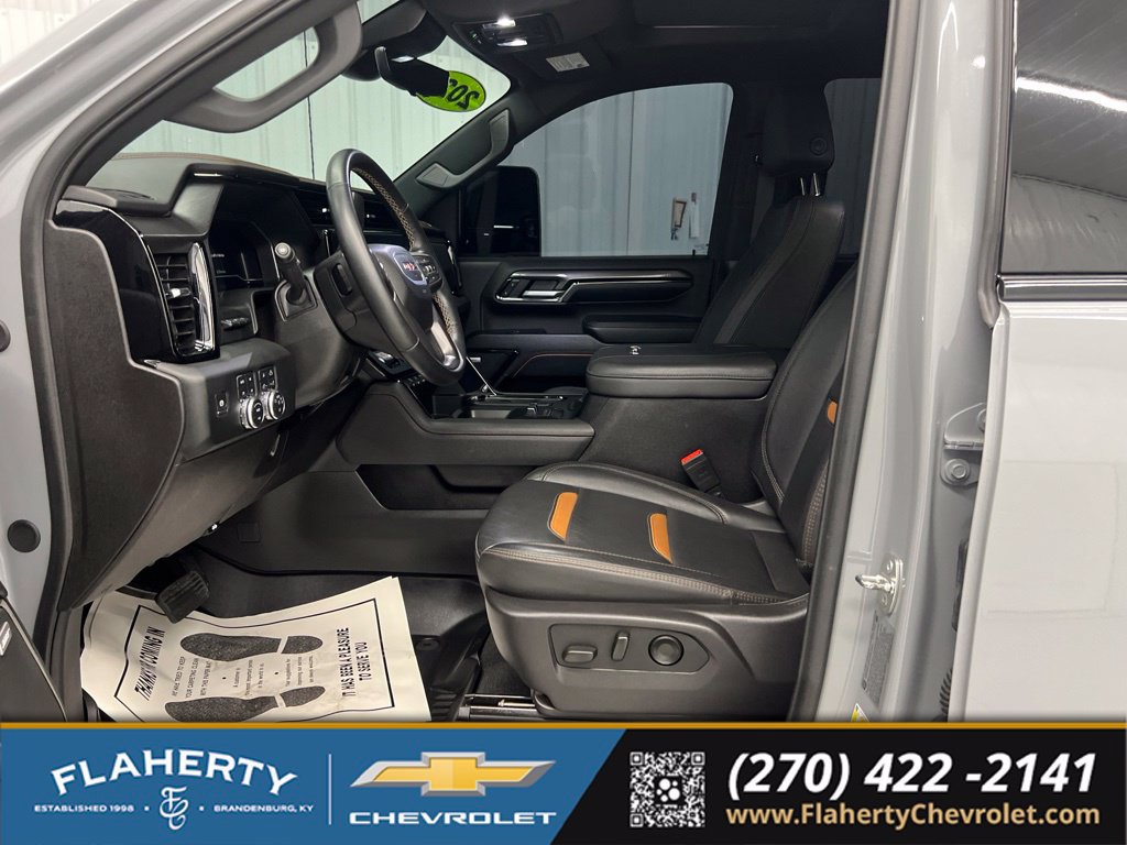 Used 2024 GMC Sierra 3500 AT4 w/ AT4 Premium Plus Package AWD/4WD image 9