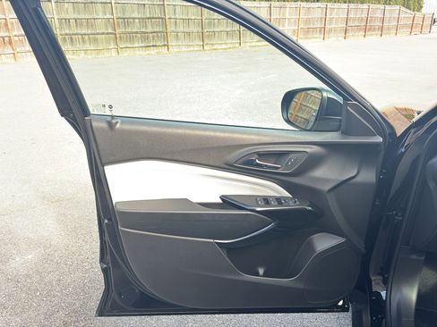 Used 2025 Chevrolet Trax LT w/ Driver Confidence Package image 15