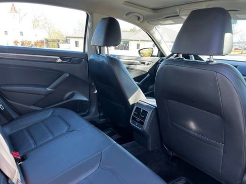 Used 2018 Volkswagen Passat 2.0T SE FWD image 19