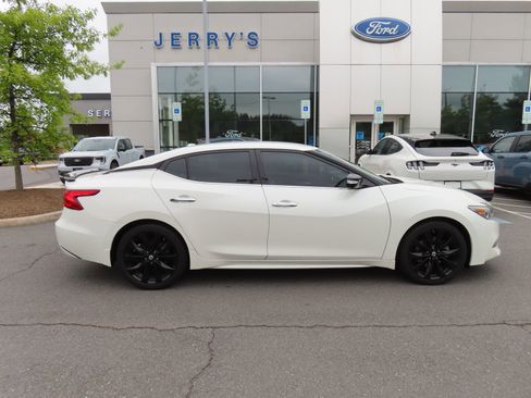 Used 2018 Nissan Maxima SR w/ Midnight Edition FWD image 4