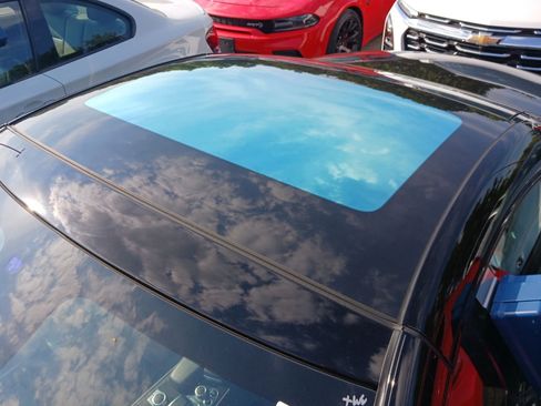 Used 2015 Mercedes-Benz SL 63 AMG image 5