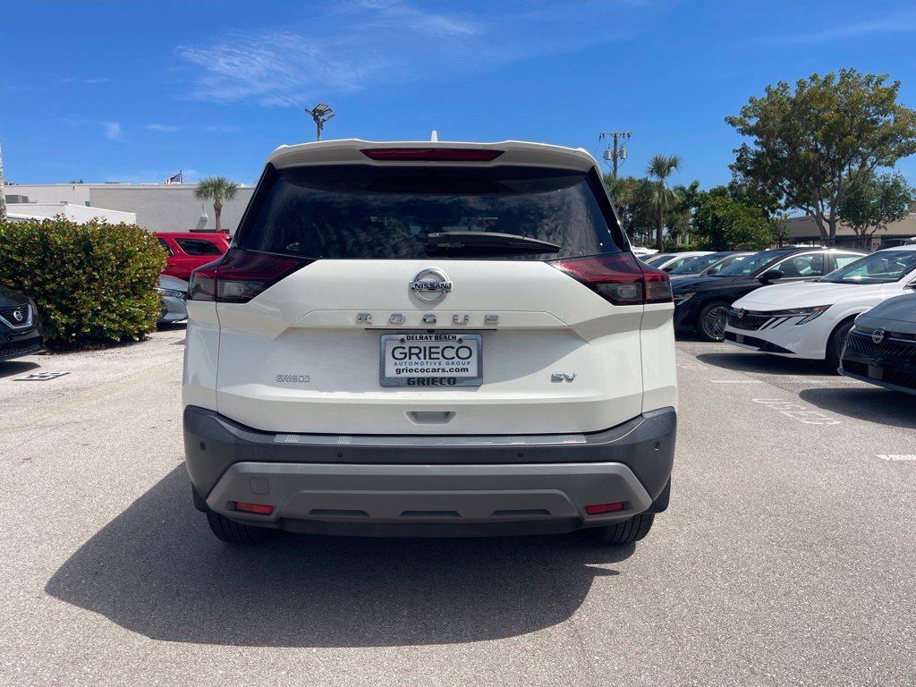 Certified 2021 Nissan Rogue SV w/ Premium Package FWD image 4