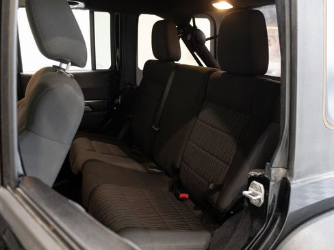 Used 2012 Jeep Wrangler Unlimited Sport image 19