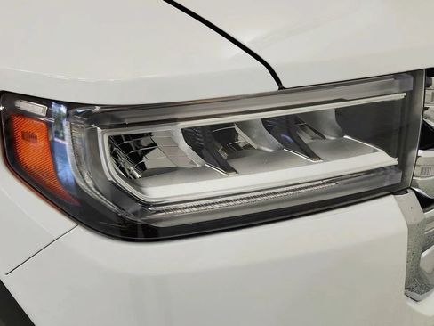 Used 2022 GMC Acadia SLE FWD image 32