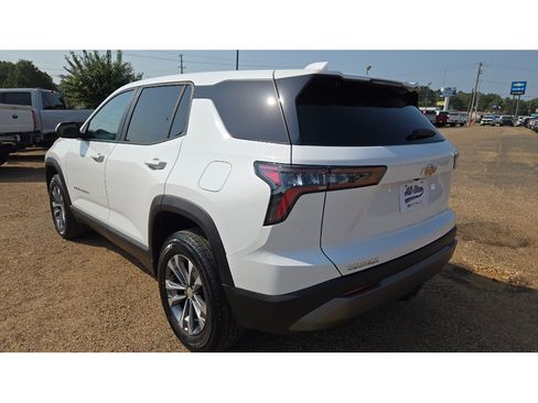 Used 2026 Chevrolet Equinox LT w/ Convenience Package II FWD image 3