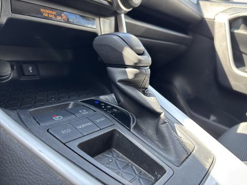 Used 2022 Toyota RAV4 LE FWD image 22