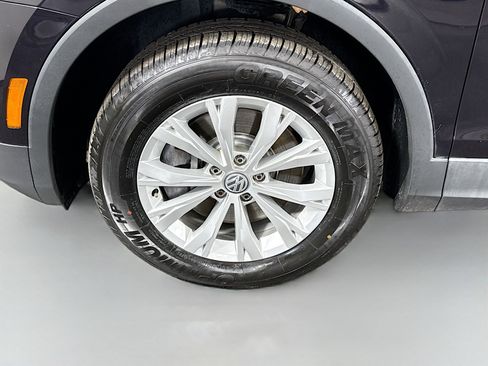 Used 2020 Volkswagen Tiguan S image 37