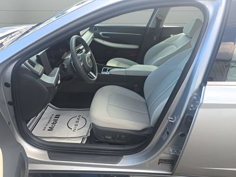Used 2025 Hyundai Sonata SEL FWD image 12