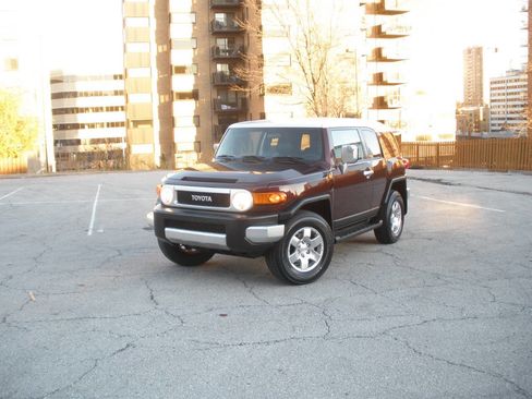 Used 2007 Toyota FJ Cruiser Base 4dr SUV 4WD (4L V6 6M) image 19