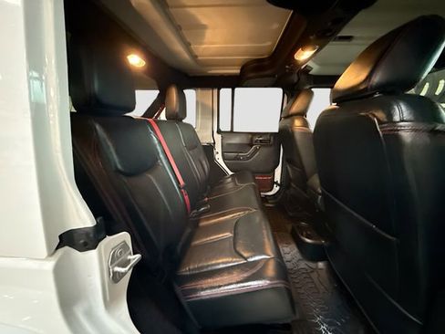 Used 2017 Jeep Wrangler Unlimited Rubicon image 25