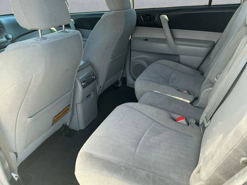 Used 2011 Toyota Highlander 4WD image 15