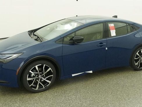 New 2026 Toyota Prius Plug-In Hybrid FWD image 2