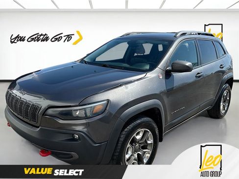 Used 2019 Jeep Cherokee Trailhawk w/ Cold Weather Group AWD/4WD image 1