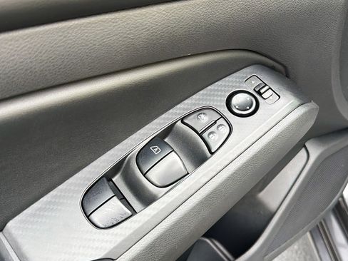 Used 2025 Nissan Altima 2.5 SV AWD/4WD image 7