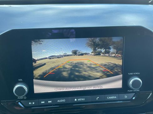 Used 2025 Nissan Pathfinder SV image 25