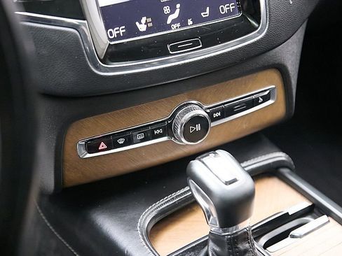 Used 2018 Volvo XC90 T6 Inscription w/ Convenience Package image 16