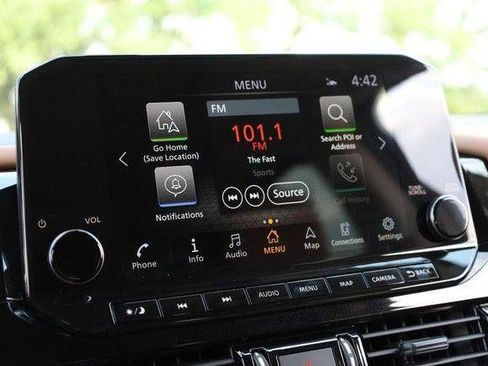 Used 2025 Nissan Pathfinder Platinum AWD/4WD image 15