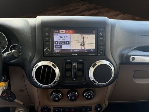Used 2014 Jeep Wrangler Unlimited Rubicon w/ Dual Top Group AWD/4WD image 15