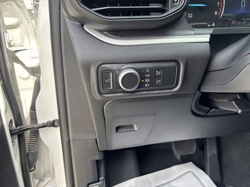 Used 2022 Ford Explorer XLT image 14