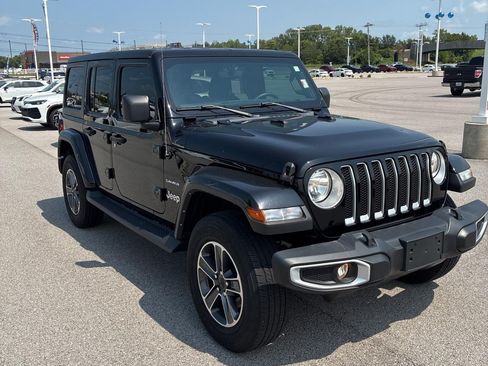 Used 2023 Jeep Wrangler Unlimited Sahara w/ Cold Weather Group AWD/4WD image 6