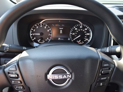 Used 2025 Nissan Frontier SV AWD/4WD image 14