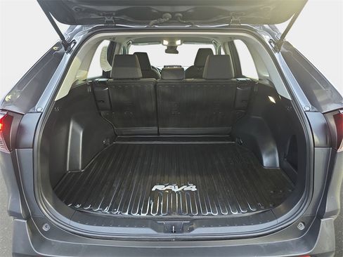 Used 2022 Toyota RAV4 LE image 14